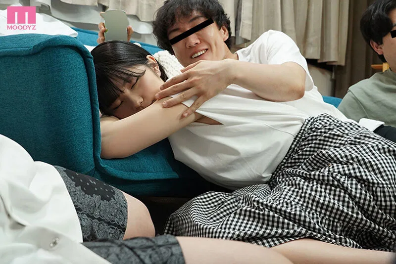 mida00494 新歓コンパNTR ※胸糞注意 上京したばかりの遠距離恋愛彼女がテニサーの【歓迎コンパ】で1年生を喰いまくってるヤリチン男子に1晩中ハメられイカされていた話 純白彩永 ましろさな 輪姦 サンプル3