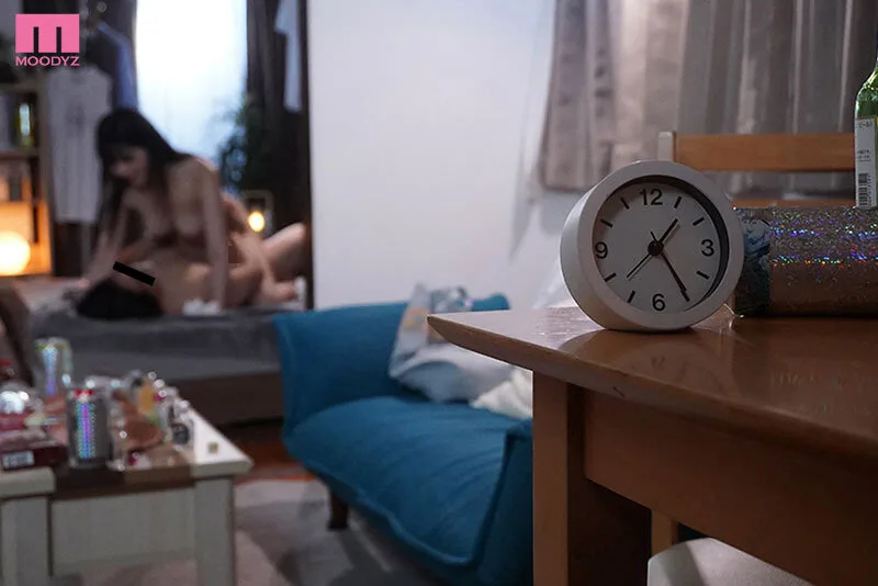 mida00494 新歓コンパNTR ※胸糞注意 上京したばかりの遠距離恋愛彼女がテニサーの【歓迎コンパ】で1年生を喰いまくってるヤリチン男子に1晩中ハメられイカされていた話 純白彩永 ましろさな 輪姦 サンプル11